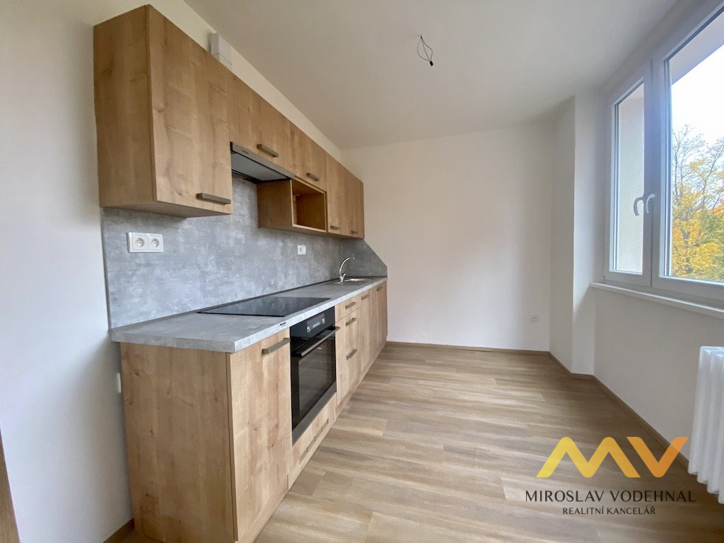 Pronájem rekonstruovaného bytu 3+1, 72 m² s lodžií, Hradec Králové – ul. Na Kotli.