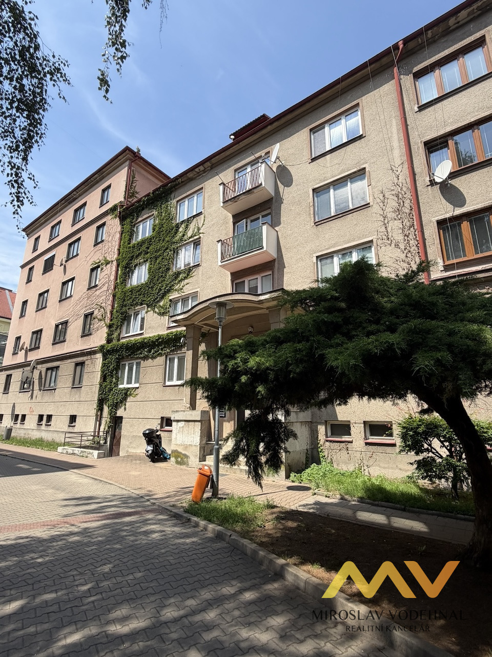 Pronájem bytu 2+1 s balkónem, 55 m², Hradec Králové – ul. Na Střezině.
