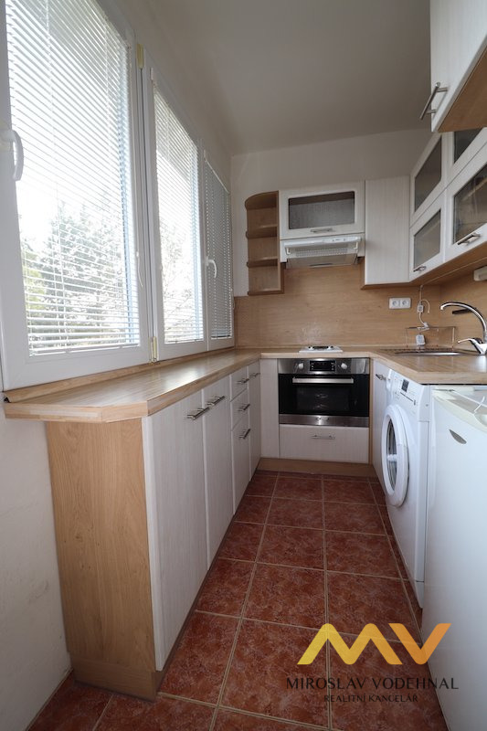 Pronájem rekonstruovaného bytu 1+kk, 30 m2, Hradec Králové - ul. Severní.