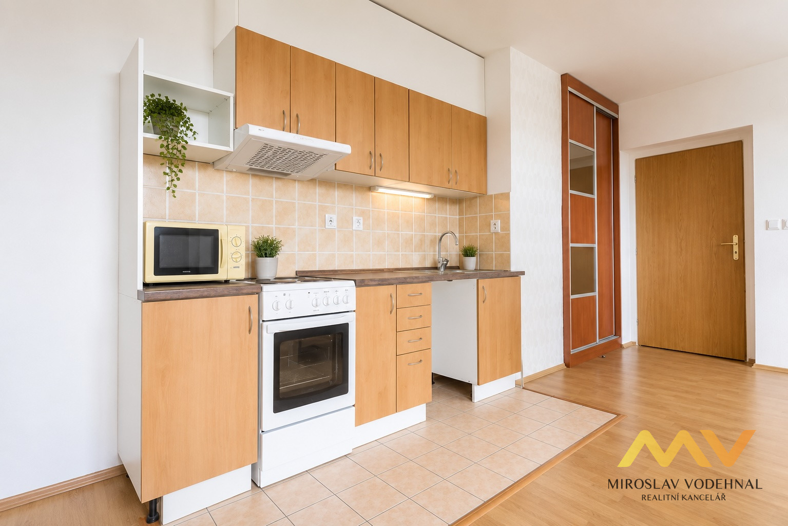 Pronájem bytu 2+kk, 50 m² s garážovým stáním, Hradec Králové – Pražská třída.