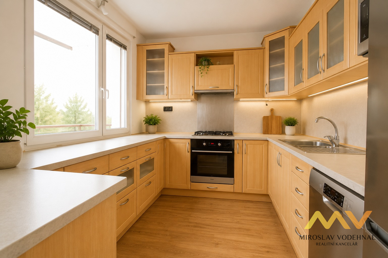 Prodej prostorného bytu 4+kk s lodžií, 90 m², Hradec Králové – Jungmannova.