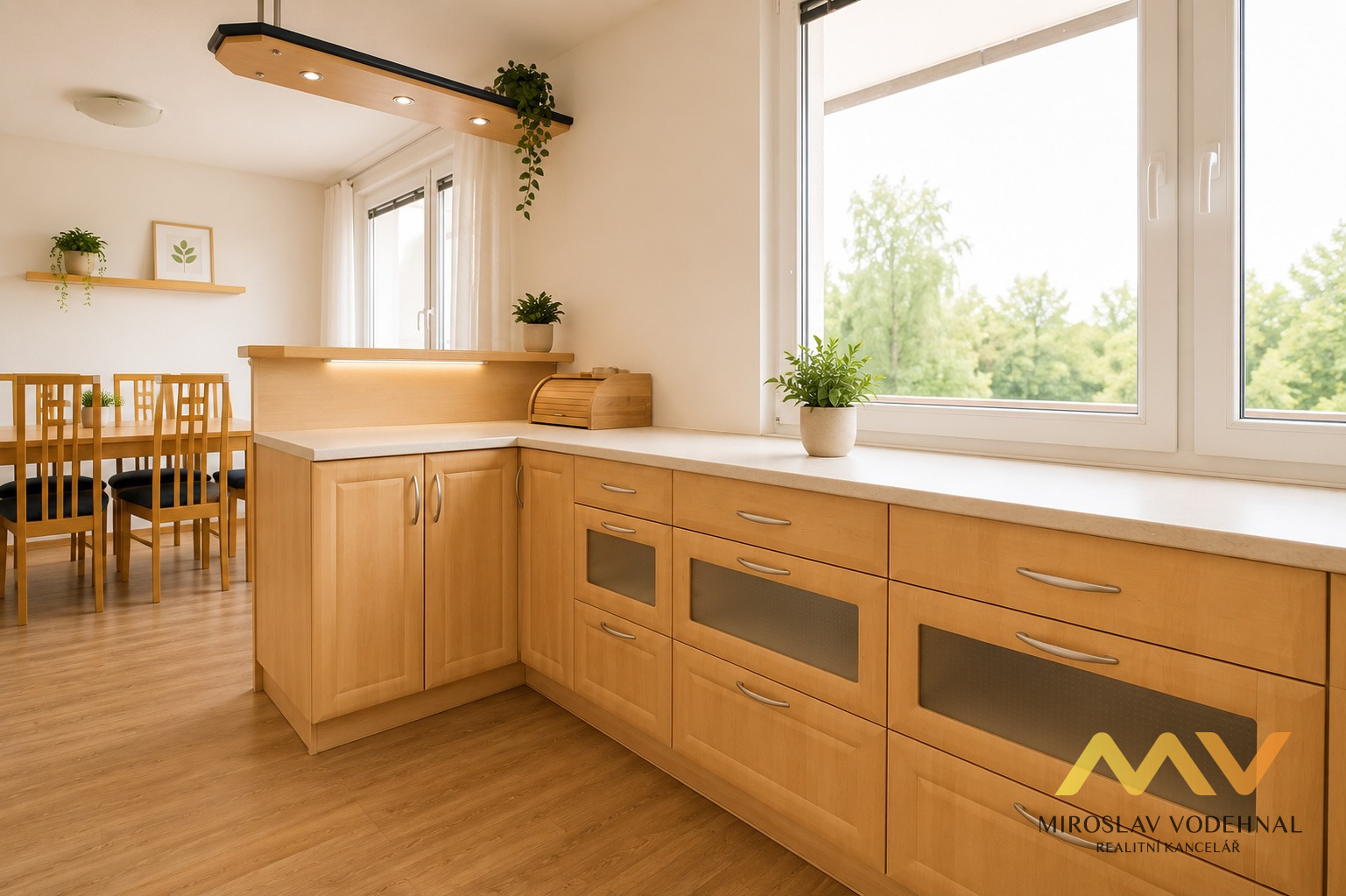 Prodej prostorného bytu 4+kk s lodžií, 90 m², Hradec Králové – Jungmannova.