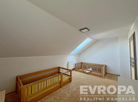 Pronájem - dům/vila, 165 m²