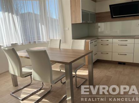 Pronájem - dům/vila, 165 m²