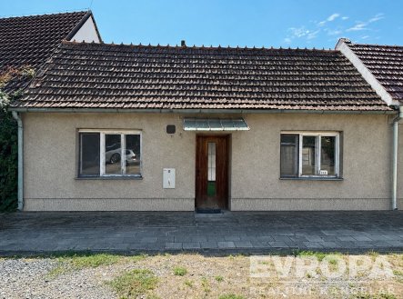 Prodej řadového rodinného domu v atraktivní lokalitě – Lednice, ul. Břeclavská