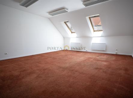 Pronájem kanceláře, 2 000 m²