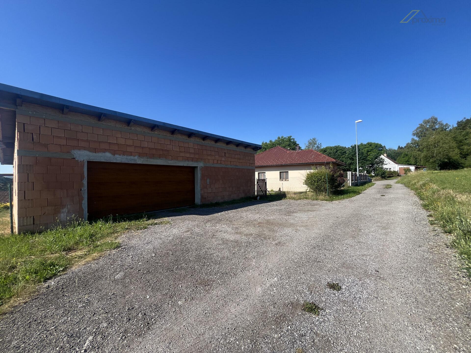 Pronájem dvojgaráže a zahrady 869 m2, Stradov u Kaplice