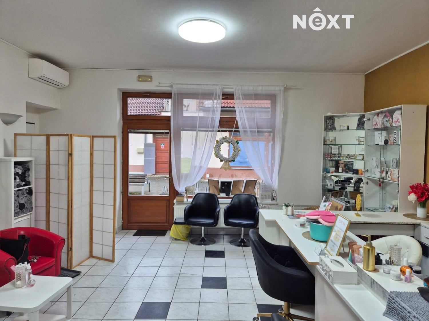 Pronájem komerční Obchodní prostory, 49㎡