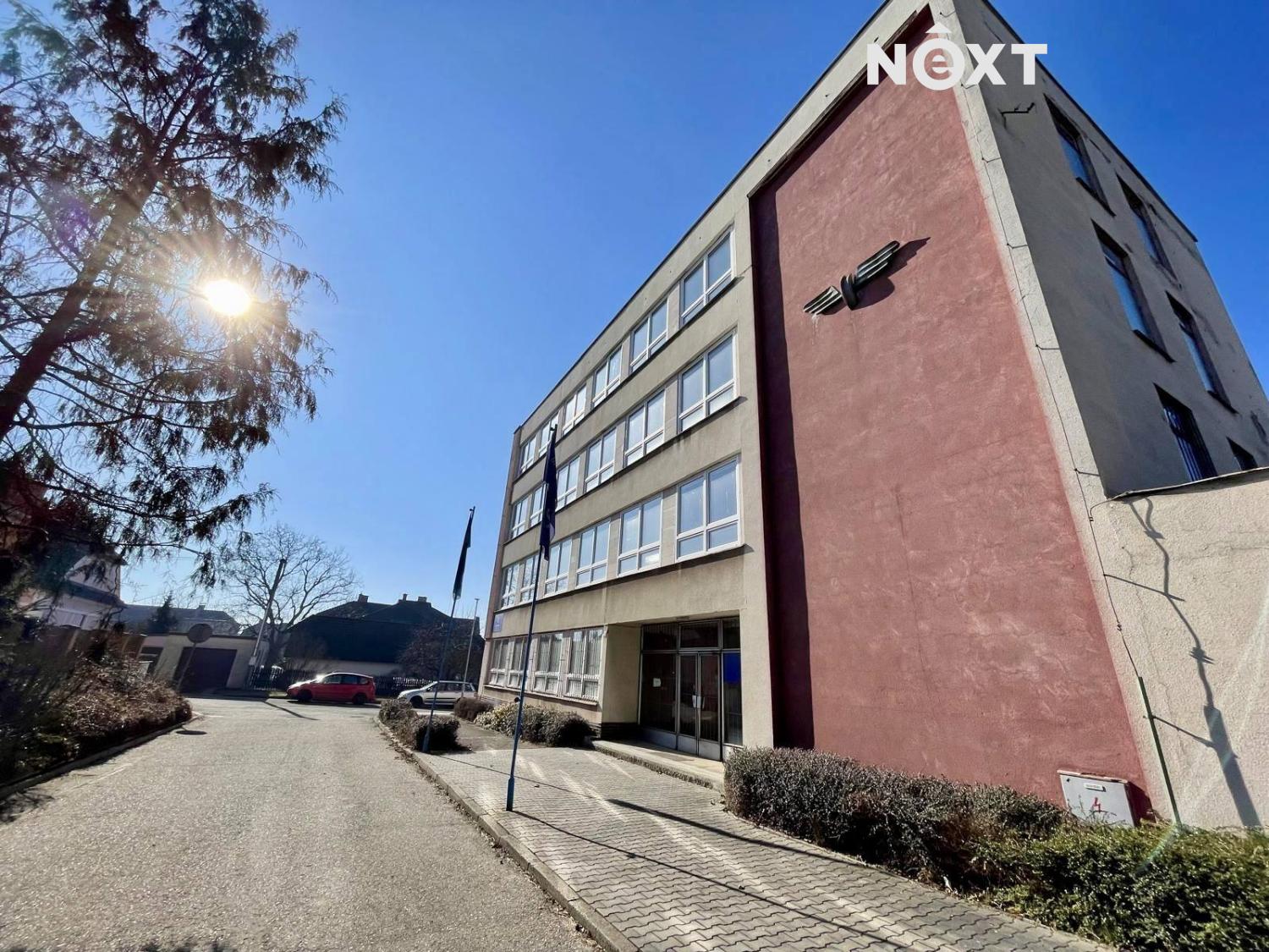 Pronájem komerční Kanceláře, 700㎡