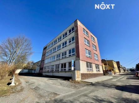 Pronájem kanceláře, 700 m²