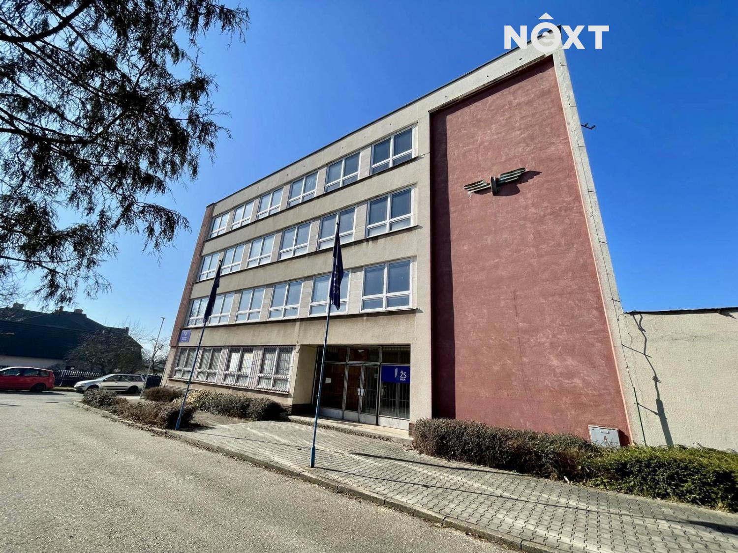 Pronájem komerční Kanceláře, 700㎡