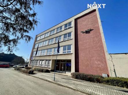 Pronájem kanceláře, 700 m²