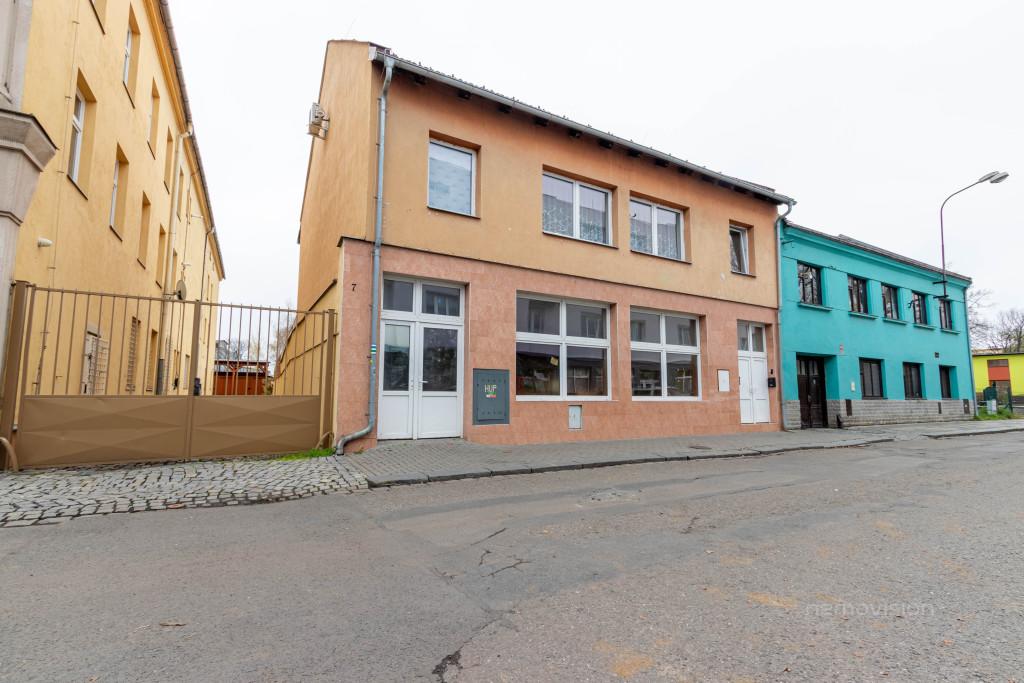 Prodej - dům/vila, 758 m²