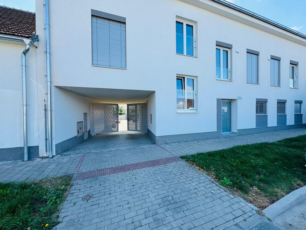 Pronájem - malý objekt/garáž