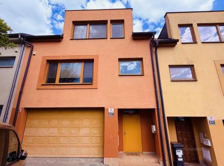 Pronájem domu/vily, 244 m²