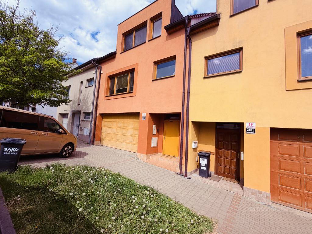 Pronájem - domu/vily, 244 m²