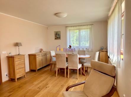 Pronájem - dům/vila, 270 m²