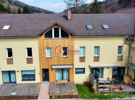 Stylový, plně vybavený apartmán s terasou a s parkováním