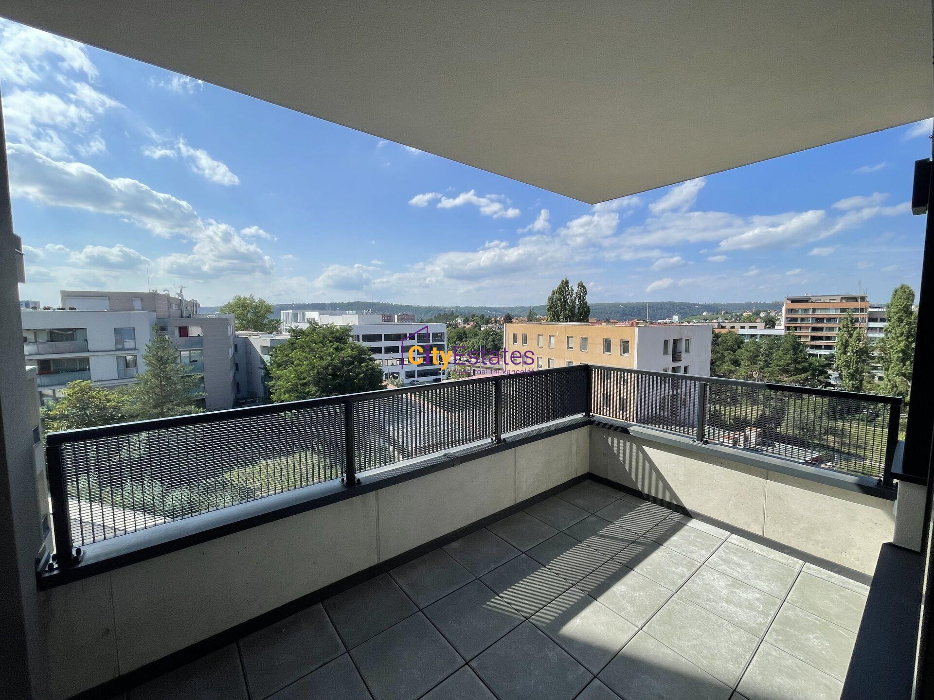 K pronájmu krásné 2+kk s balkónem a garážovým stáním v Modřanech