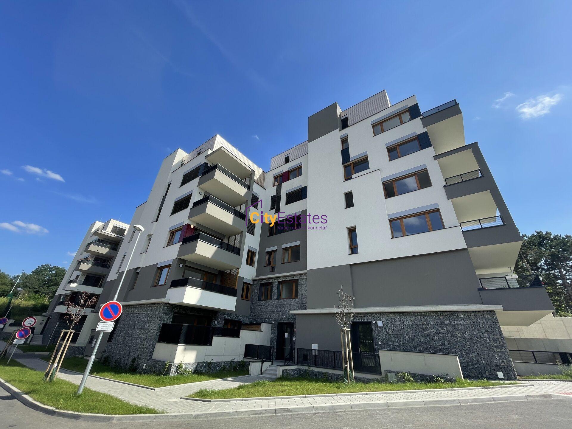 K pronájmu krásné 2+kk s balkónem a garážovým stáním v Modřanech