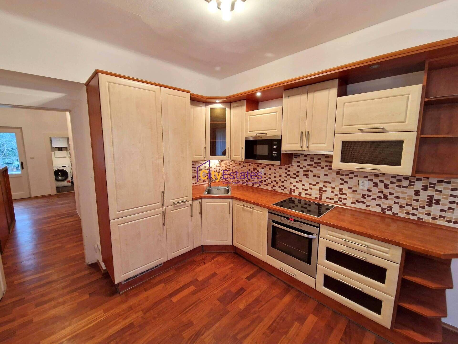 Prodej bytu 2+1+b se zahradou Cetyňská, Košíře