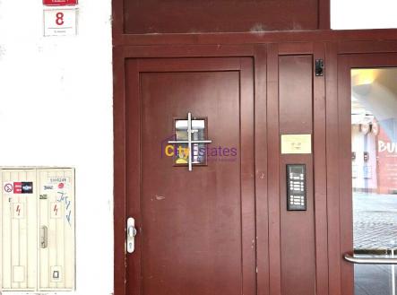 Pronájem komerční prostor