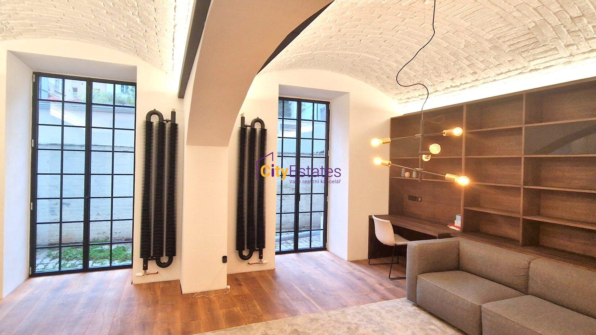 Prodej přízemního prostoru s dvorkem Janáčkovo nábřeží