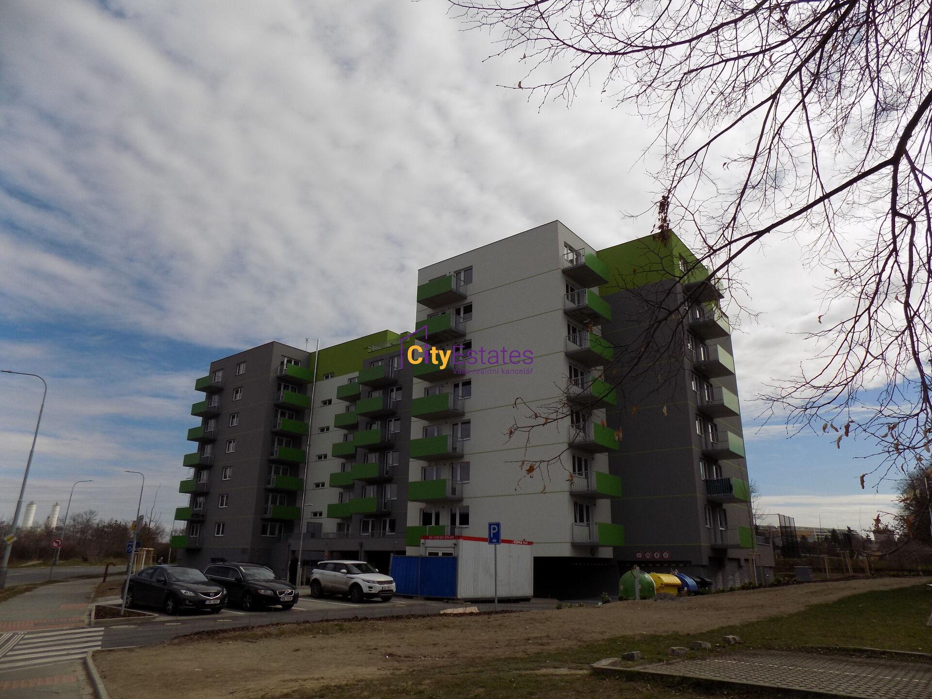 Kompletně zařízený byt 1+kk s balkonem a skvělou dostupností do centra (Praha – Horní Měcholupy)