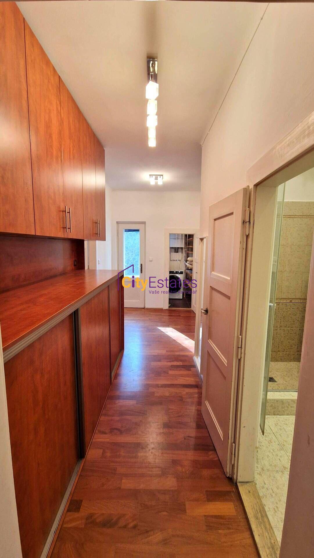 Prodej 2+1 se zahradou, Košíře