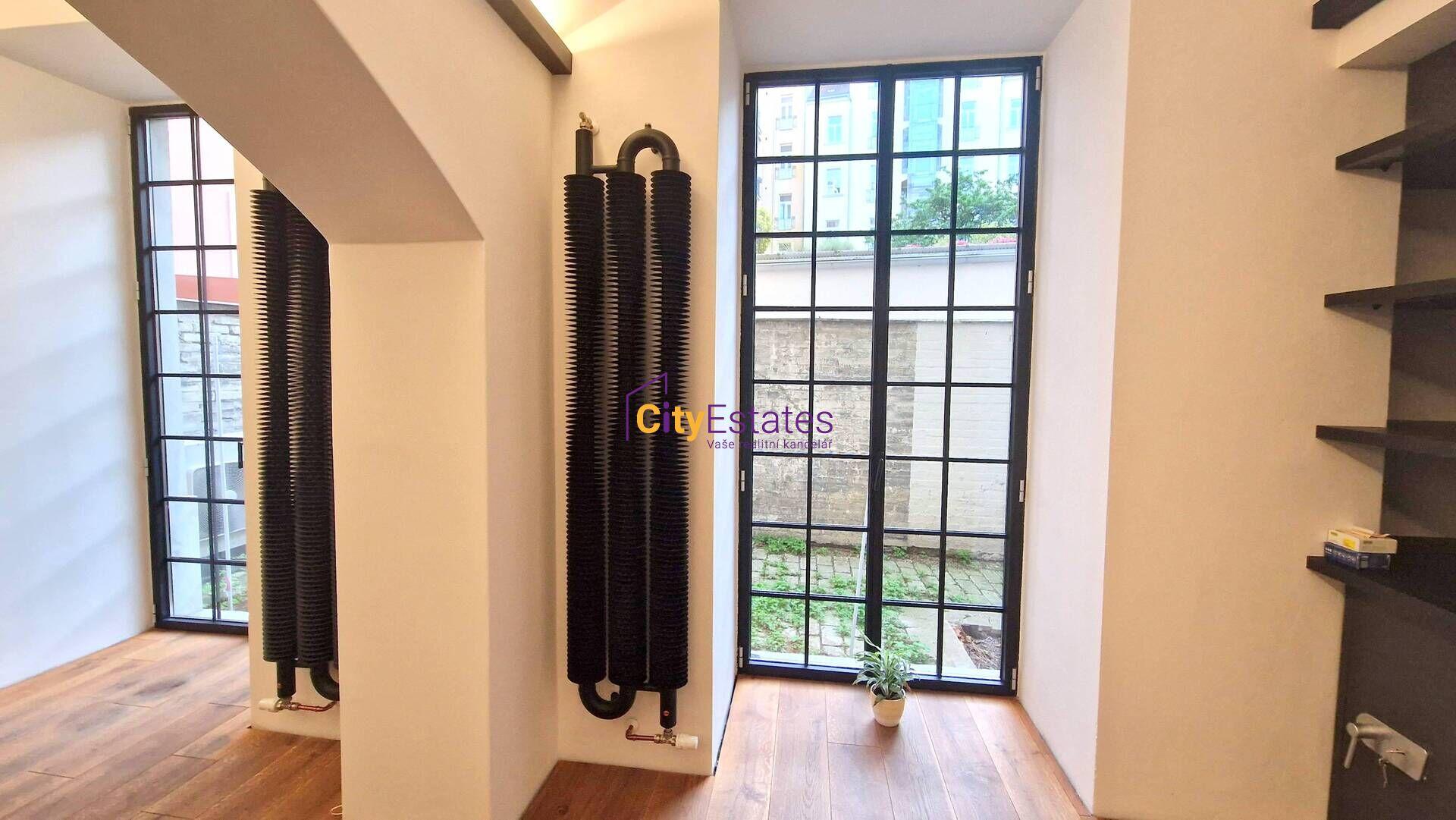 Prodej přízemního prostoru s dvorkem Janáčkovo nábřeží