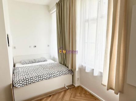 Pronájem bytu, 1+kk, 32 m²