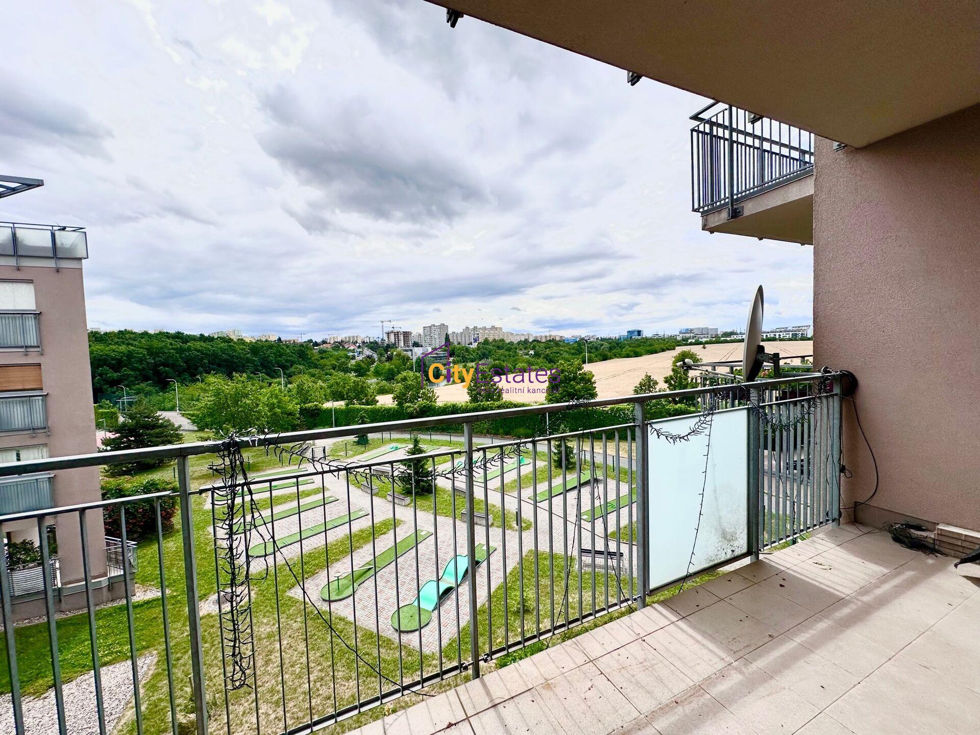 Světlý byt 3+kk s velkou lodžií a s možností dokoupit parkovací stání, Sluneční vršek v Hostivaři