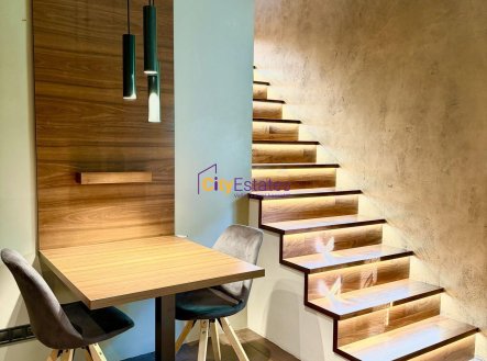 Designový mezonetový byt, kompletně vybavený, velká terasa s výhledem 360°