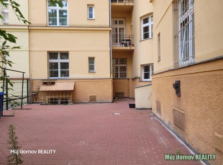 nab_469252781.jpg