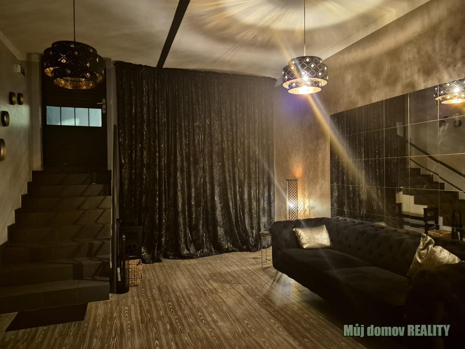 571198304_1567316171106207_1573772386247252538_n (1).jpg