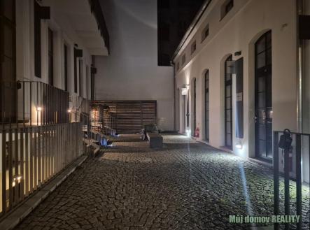 Pronájem obchodní prostor, 100 m²