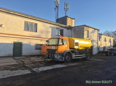 Pronájem komerčního objektu, průmyslový areál, 150 m²