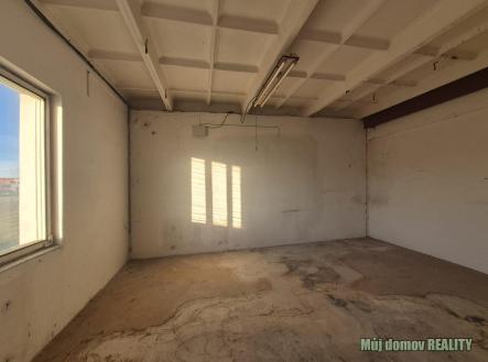 Pronájem komerčního objektu, průmyslový areál, 150 m²