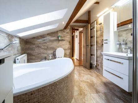 632649427_1652718529232637_3068421765942628969_n (1).jpg