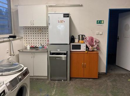 Pronájem skladovací prostor, 100 m²