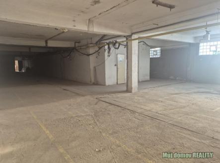 Pronájem komerčního objektu, průmyslový areál, 695 m²