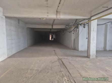 Pronájem komerčního objektu, průmyslový areál, 695 m²