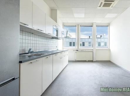 Pronájem kanceláře, 100 m²
