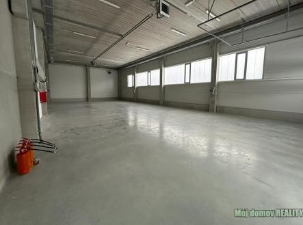 Pronájem komerčního objektu, průmyslový areál, 1 100 m²