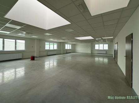 Pronájem komerčního objektu, průmyslový areál, 1 100 m²