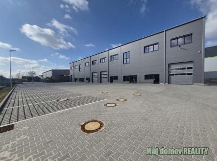 Pronájem komerčního objektu, průmyslový areál, 1 100 m²