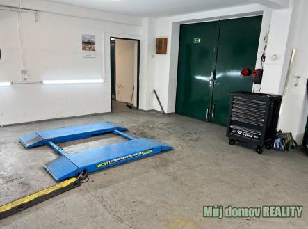 Pronájem komerčního objektu, průmyslový areál, 170 m²