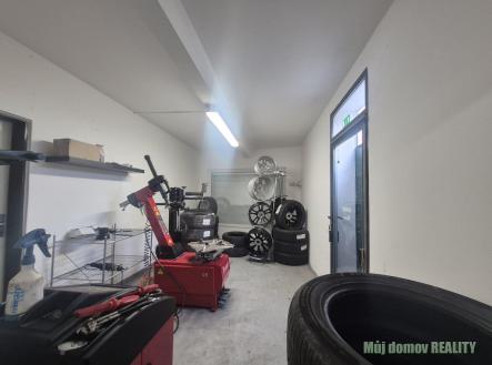 Pronájem komerčního objektu, průmyslový areál, 170 m²