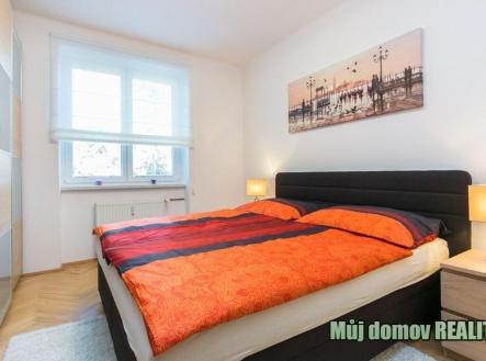 Pronájem domu/vily, 1 200 m²