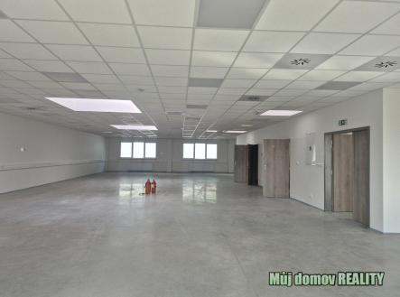 Pronájem skladovací prostor, 550 m²